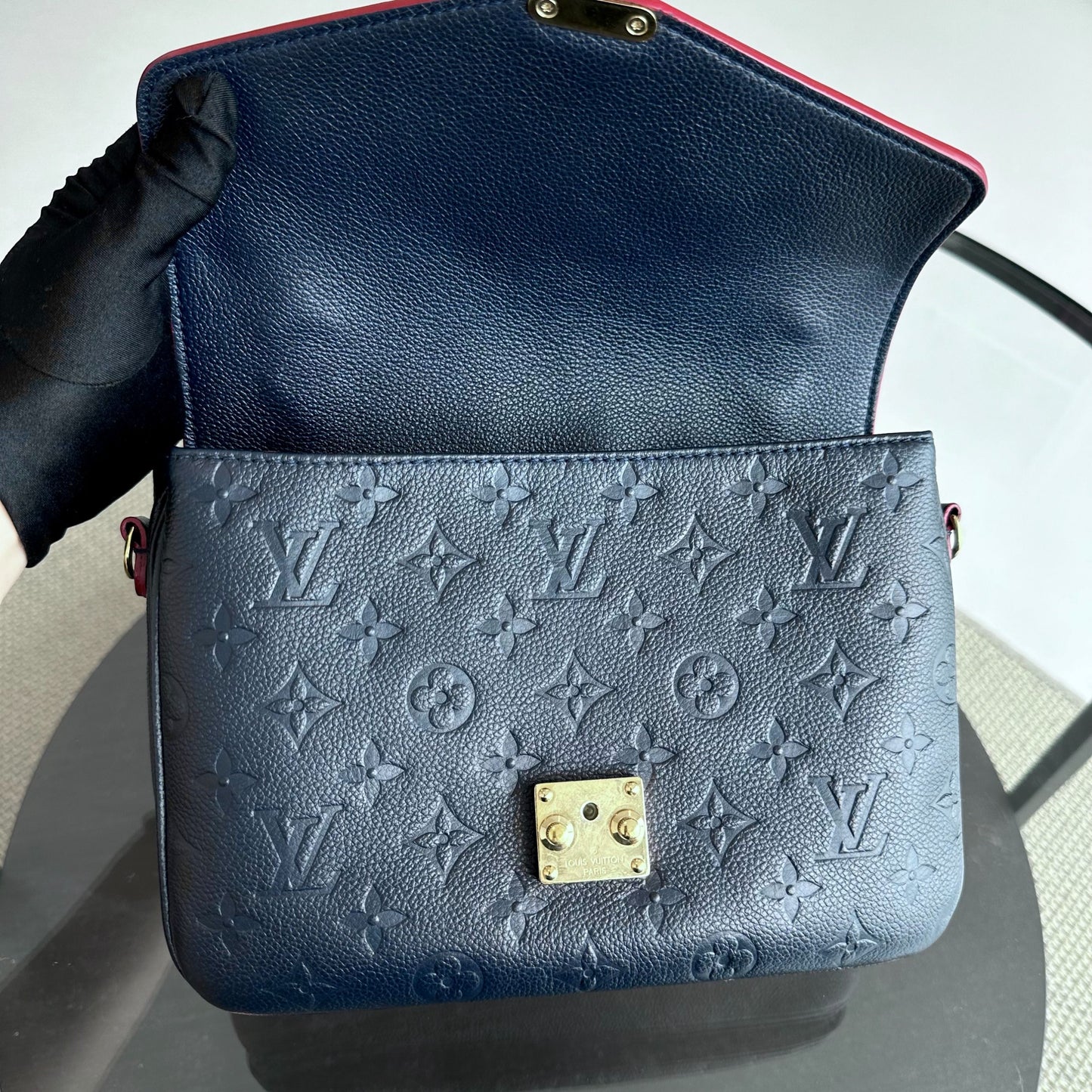 Kovancy Pochette Metis Empreinte Cuir Marine Rogue Bleu Foncé GHW