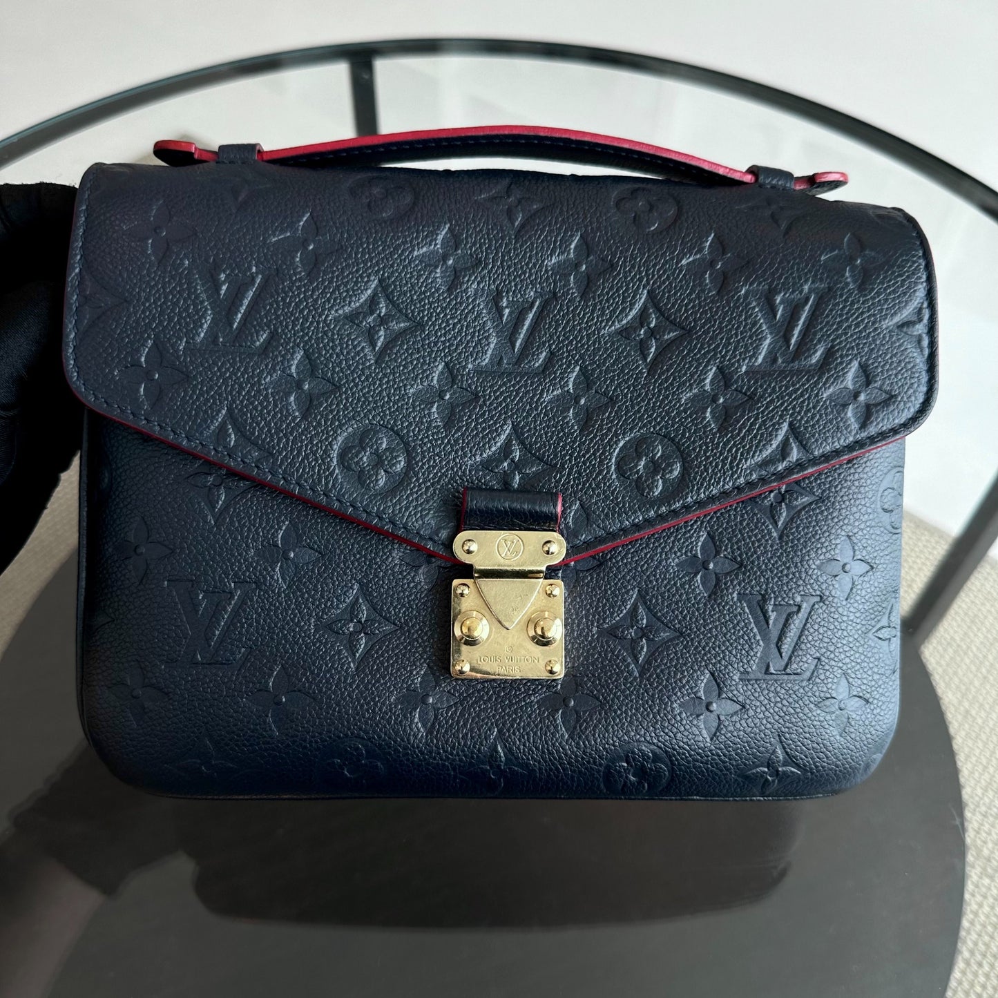 Kovancy Pochette Metis Empreinte Cuir Marine Rogue Bleu Foncé GHW