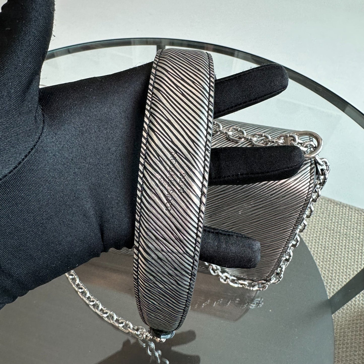 Kovancy Twist MM EPI Cuir Argent GHW