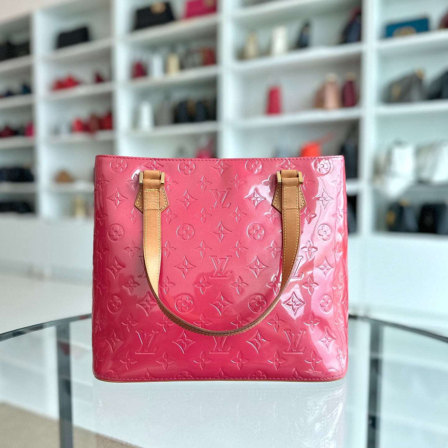 Kovancy Sac à bandoulière Vernis PM en cuir verni Monogram rouge