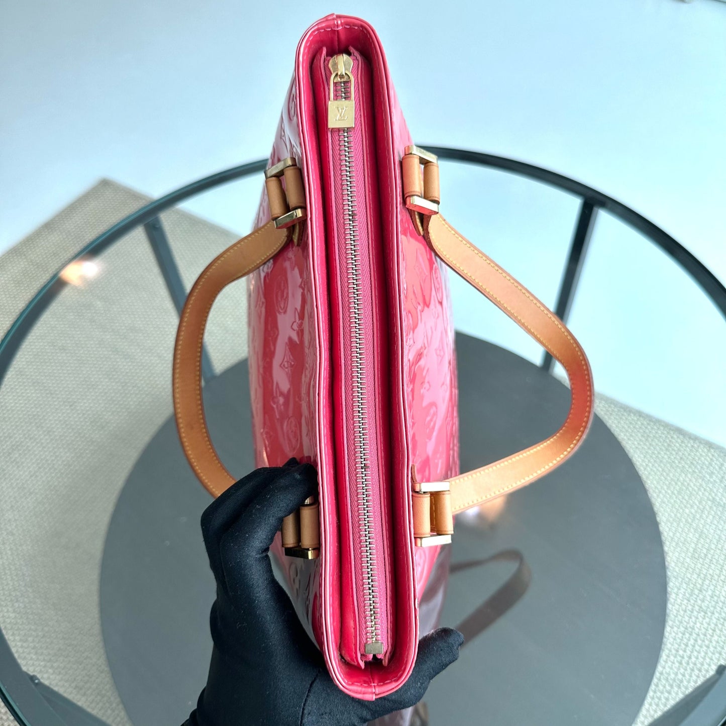 Kovancy Sac à bandoulière Vernis PM en cuir verni Monogram rouge