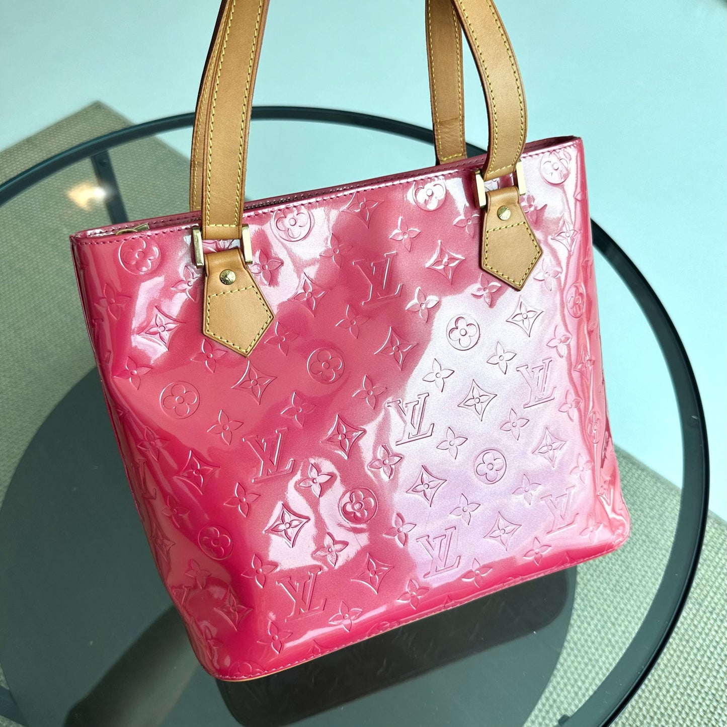 Kovancy Sac à bandoulière Vernis PM en cuir verni Monogram rouge