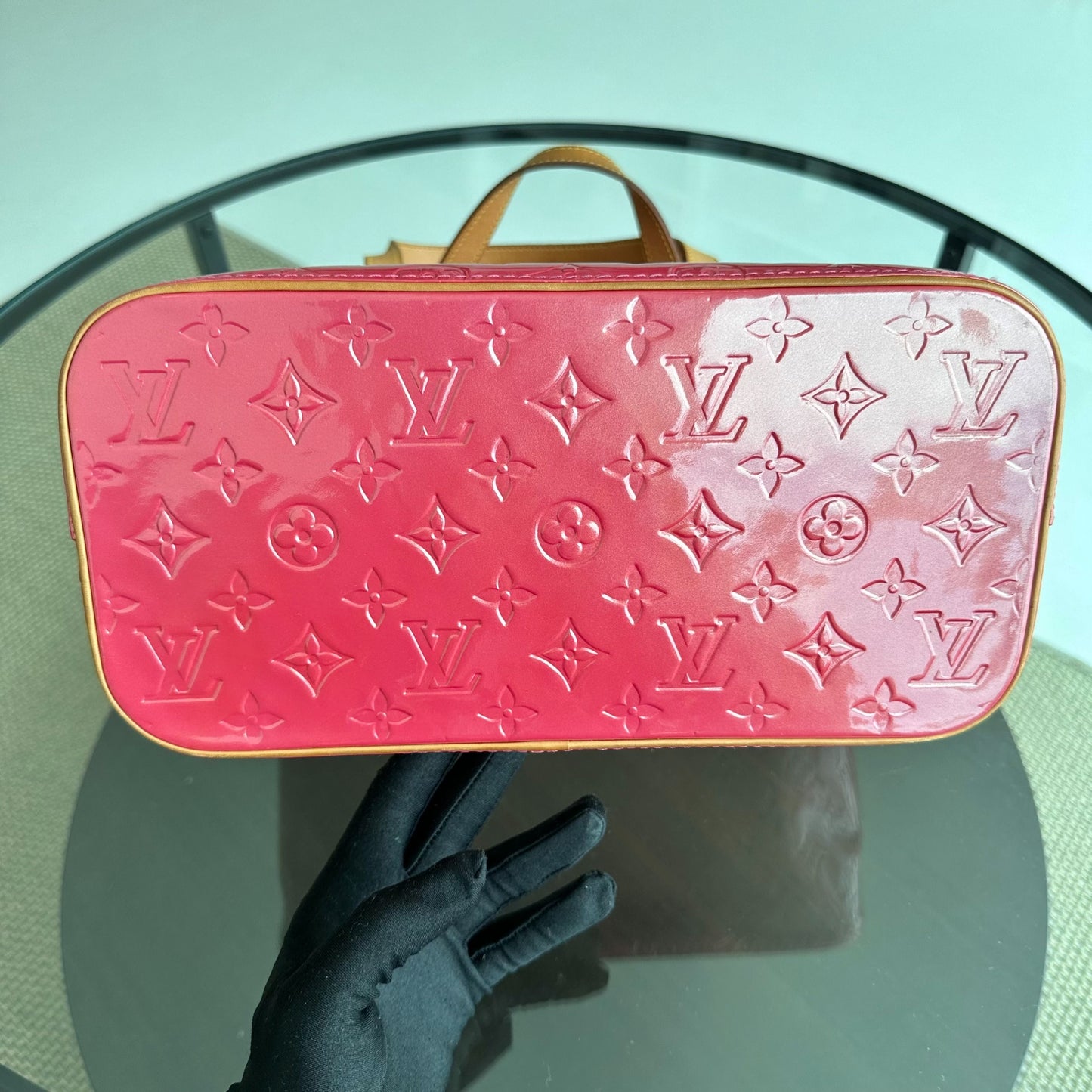 Kovancy Sac à bandoulière Vernis PM en cuir verni Monogram rouge