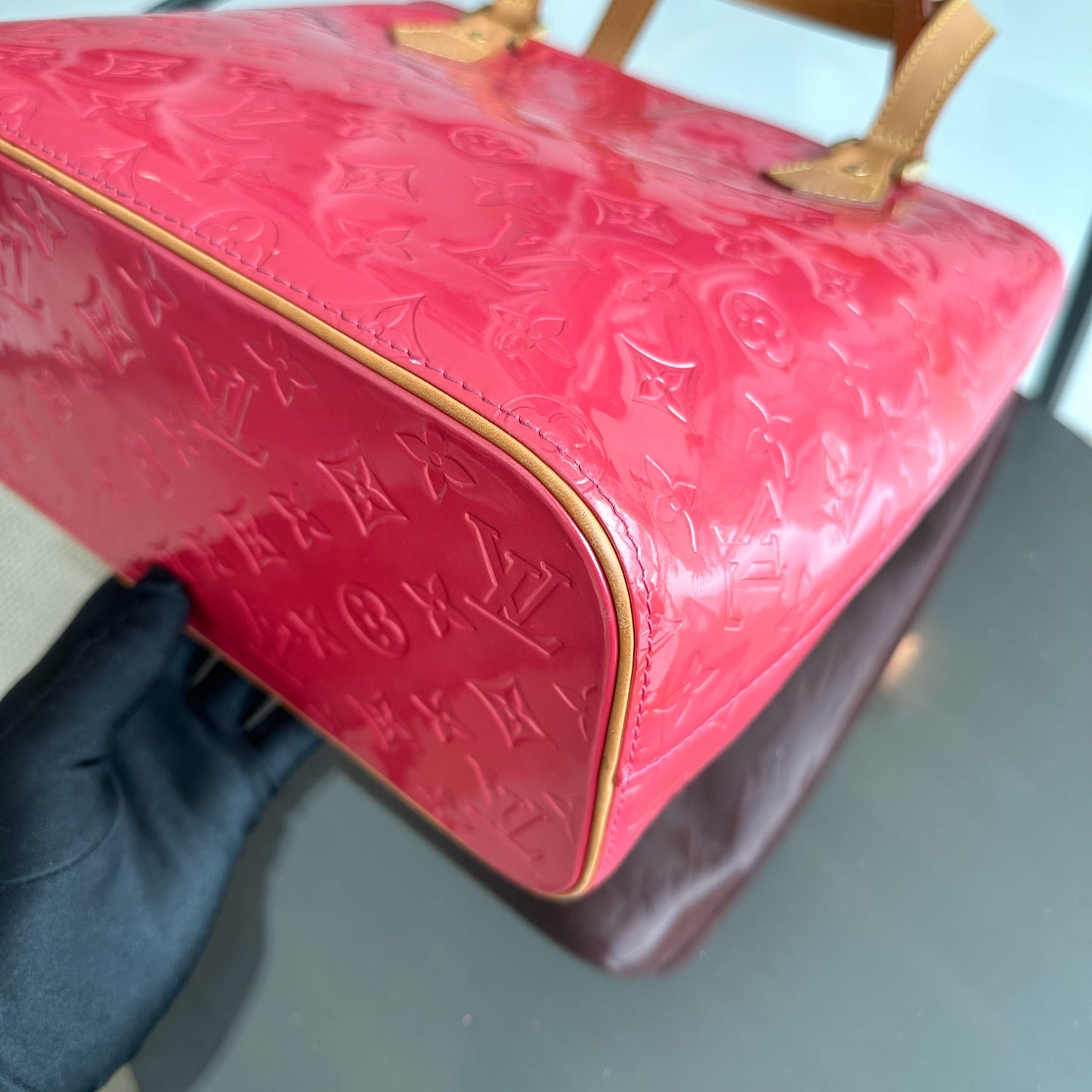 Kovancy Sac à bandoulière Vernis PM en cuir verni Monogram rouge