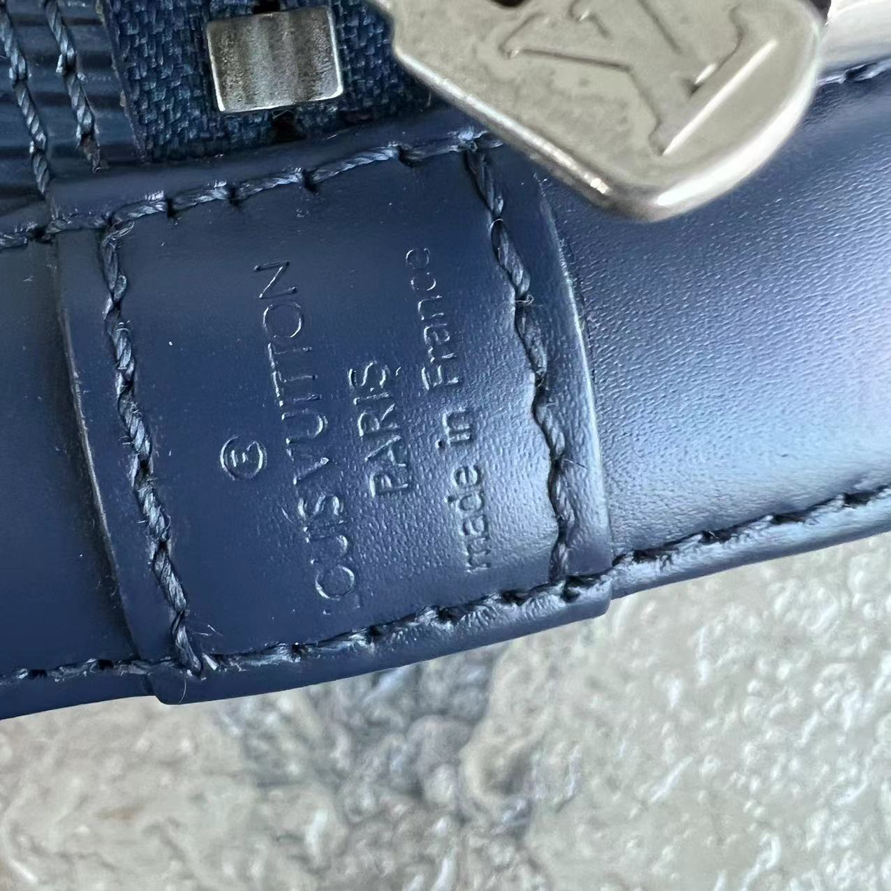 LVT Alma BB EPI Dark Blue Leather SHW