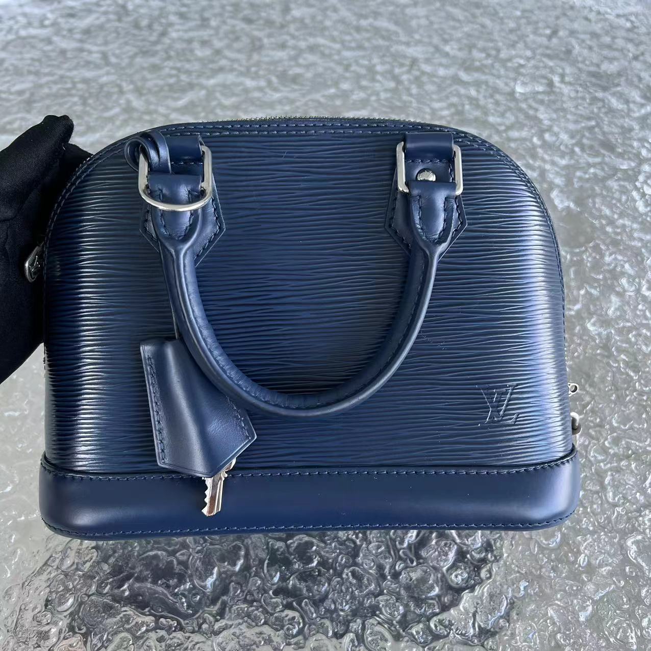 LVT Alma BB EPI Dark Blue Leather SHW