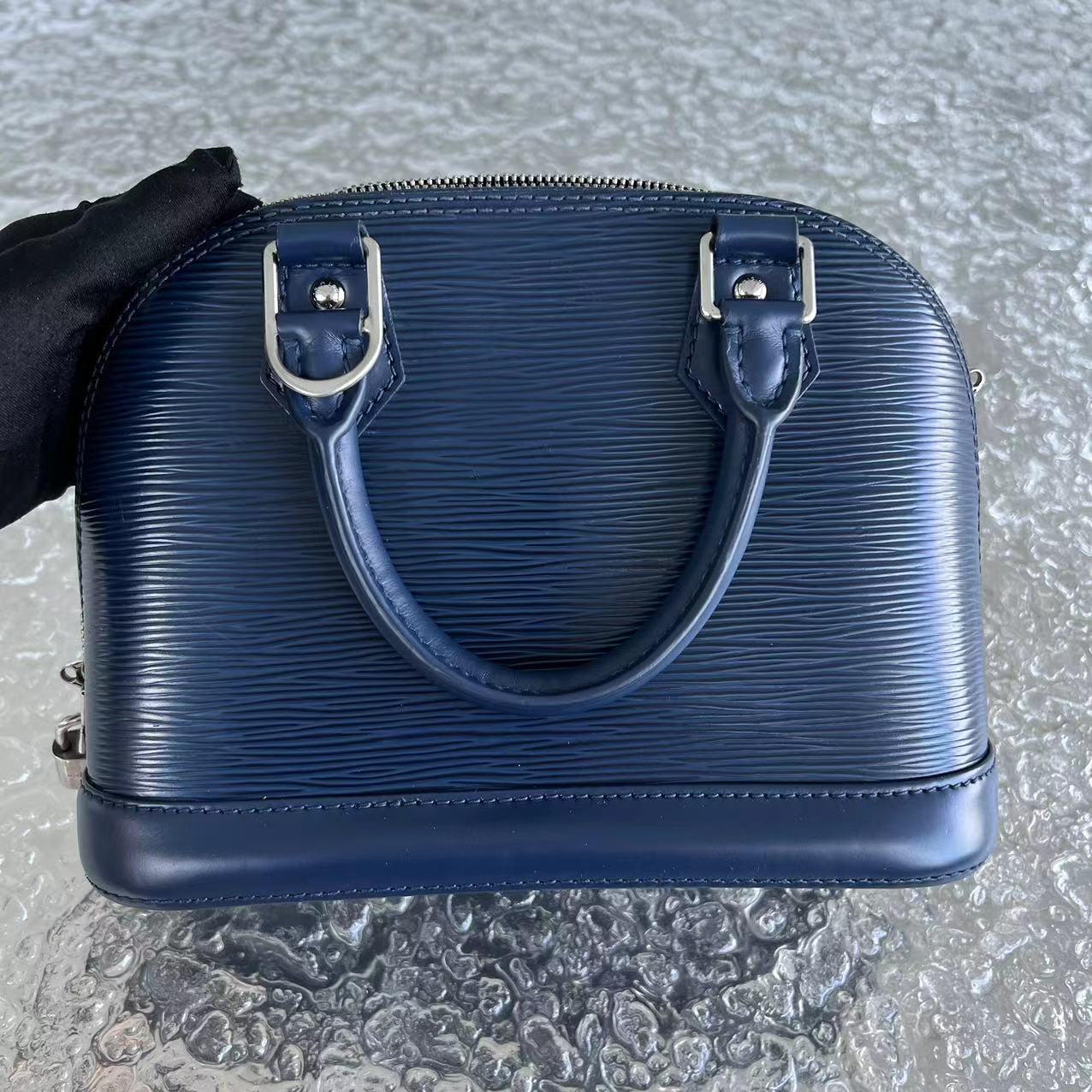 LVT Alma BB EPI Dark Blue Leather SHW