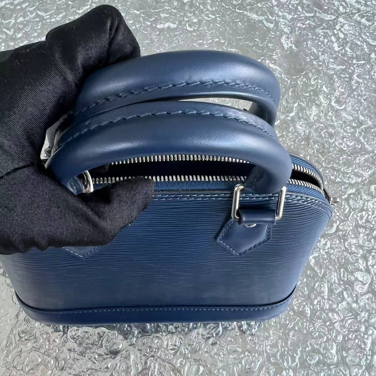 LVT Alma BB EPI Dark Blue Leather SHW