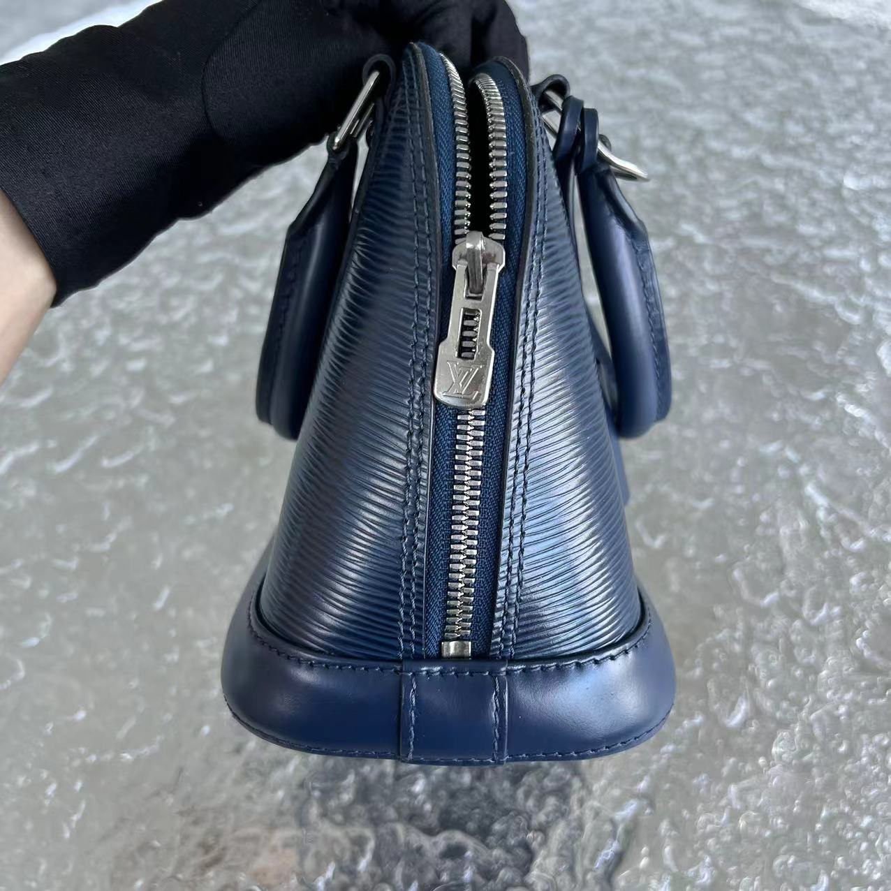 LVT Alma BB EPI Dark Blue Leather SHW