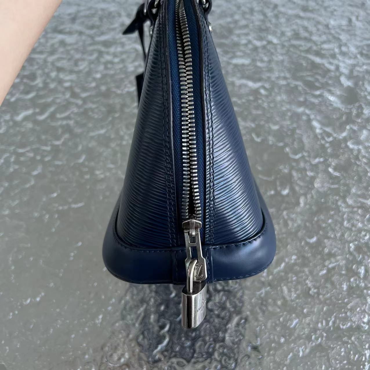 LVT Alma BB EPI Dark Blue Leather SHW