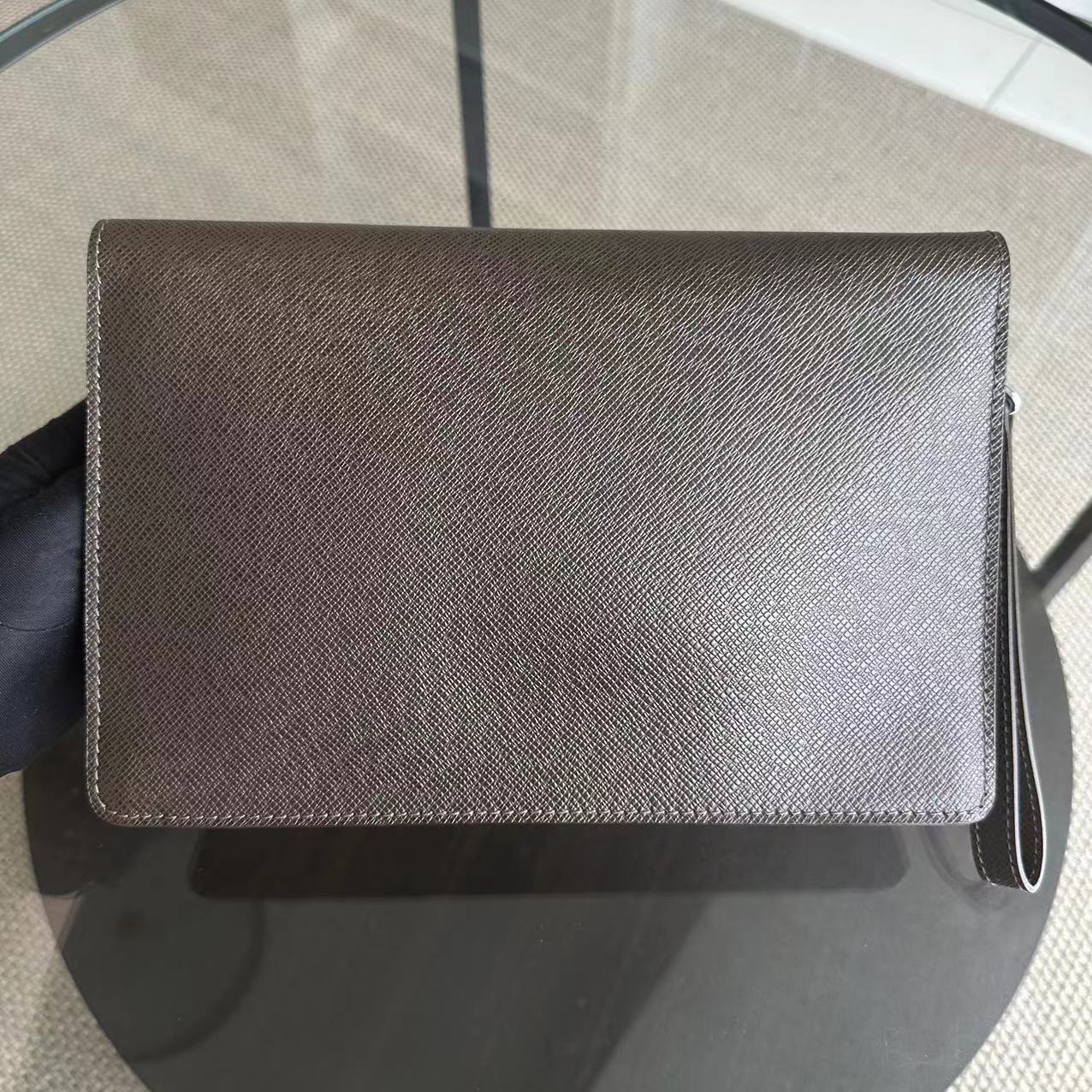 Kovancy Belaia Pochette Taiga Cuir Marron SHW