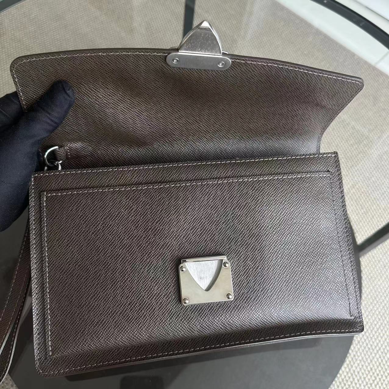Kovancy Belaia Pochette Taiga Cuir Marron SHW