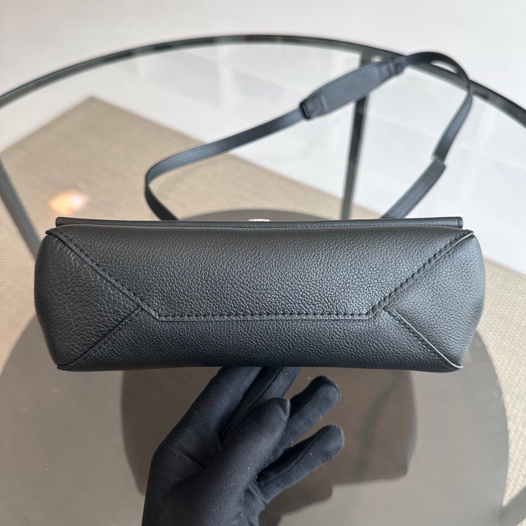 Kovancy Sac bandoulière en cuir de veau Lockme II noir SHW