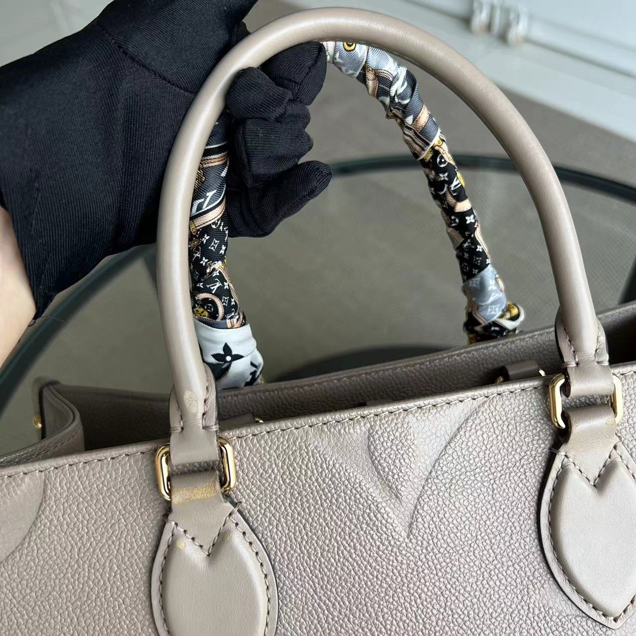 Kovancy OnTheGo MM On The Go Monogram Empreinte Tourterelle Gris