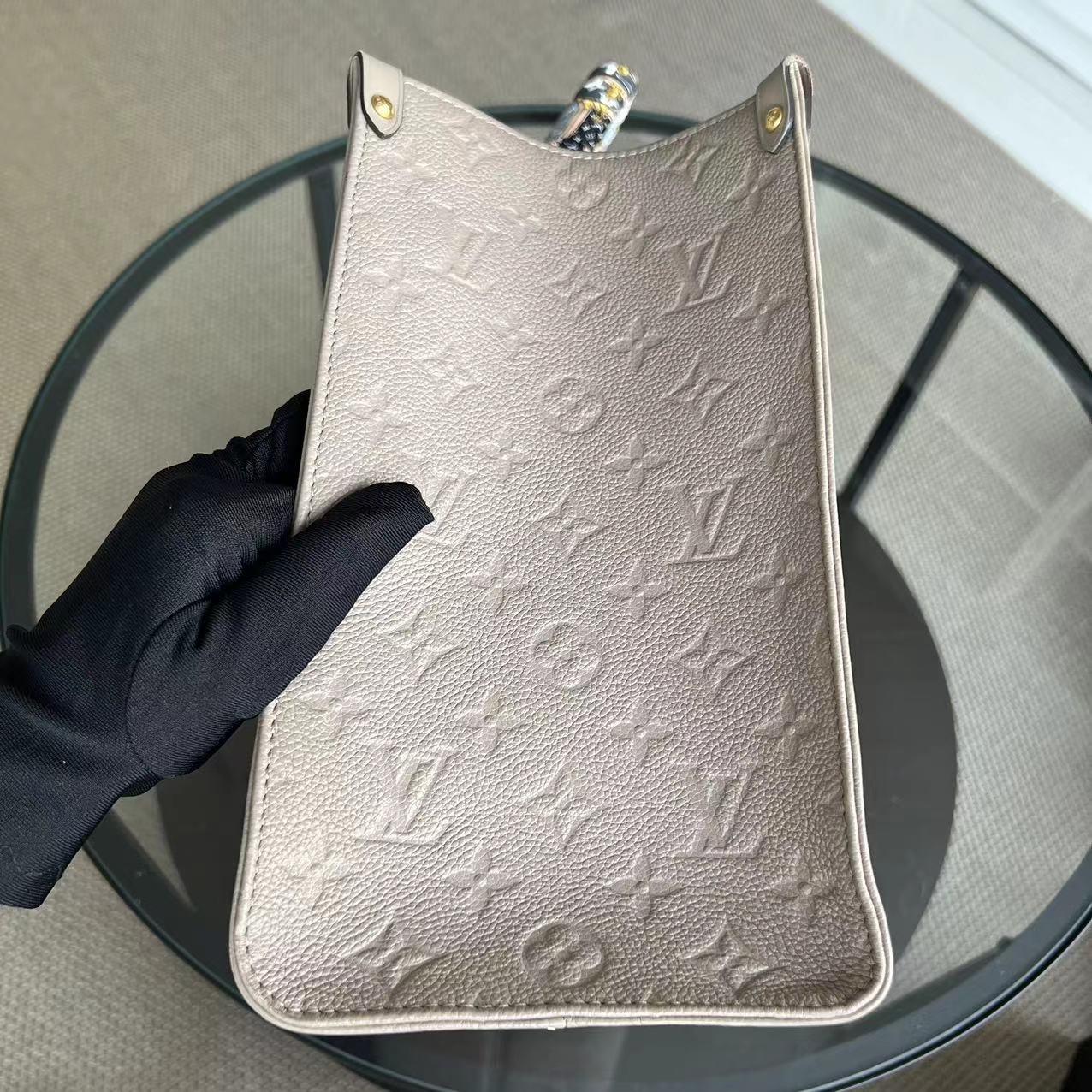 Kovancy OnTheGo MM On The Go Monogram Empreinte Tourterelle Gris