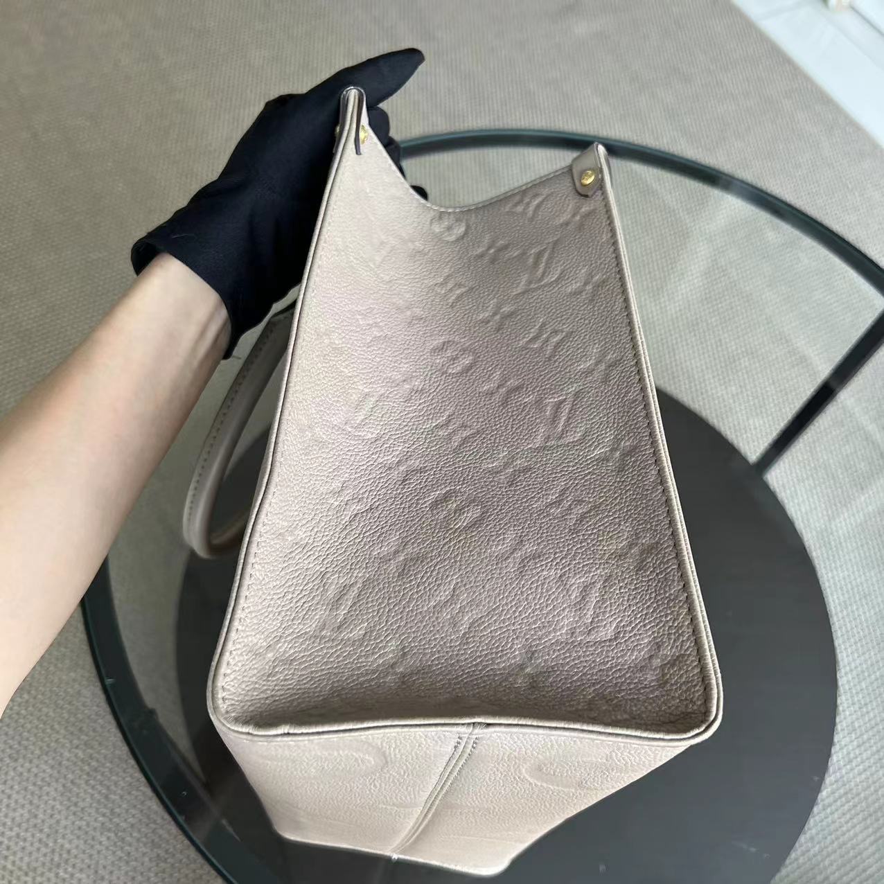 Kovancy OnTheGo MM On The Go Monogram Empreinte Tourterelle Gris