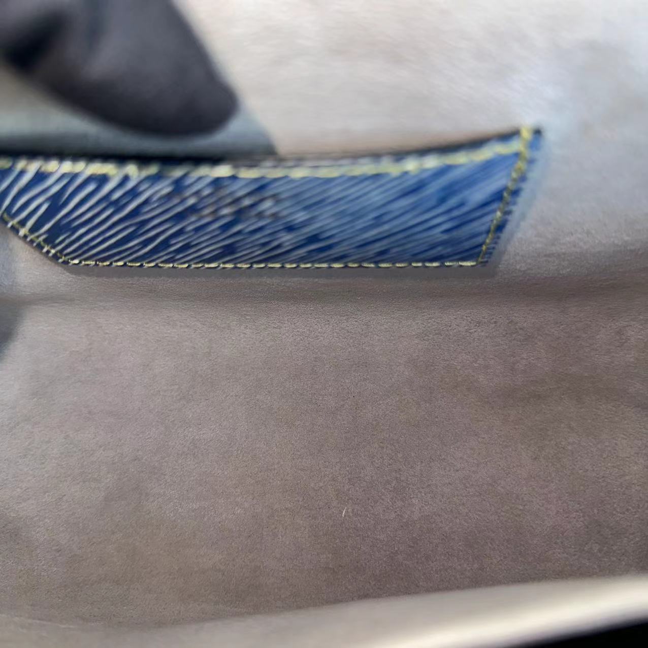 LVT Louis Vuitton Twist MM Light Blue Denim EPI Leather Bicolor Metal
