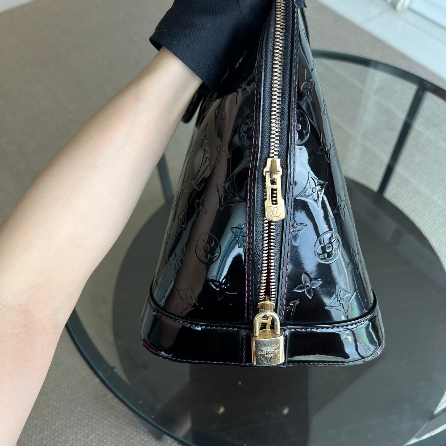 Kovancy Alma MM Vernis Cuir Verni Noir GHW
