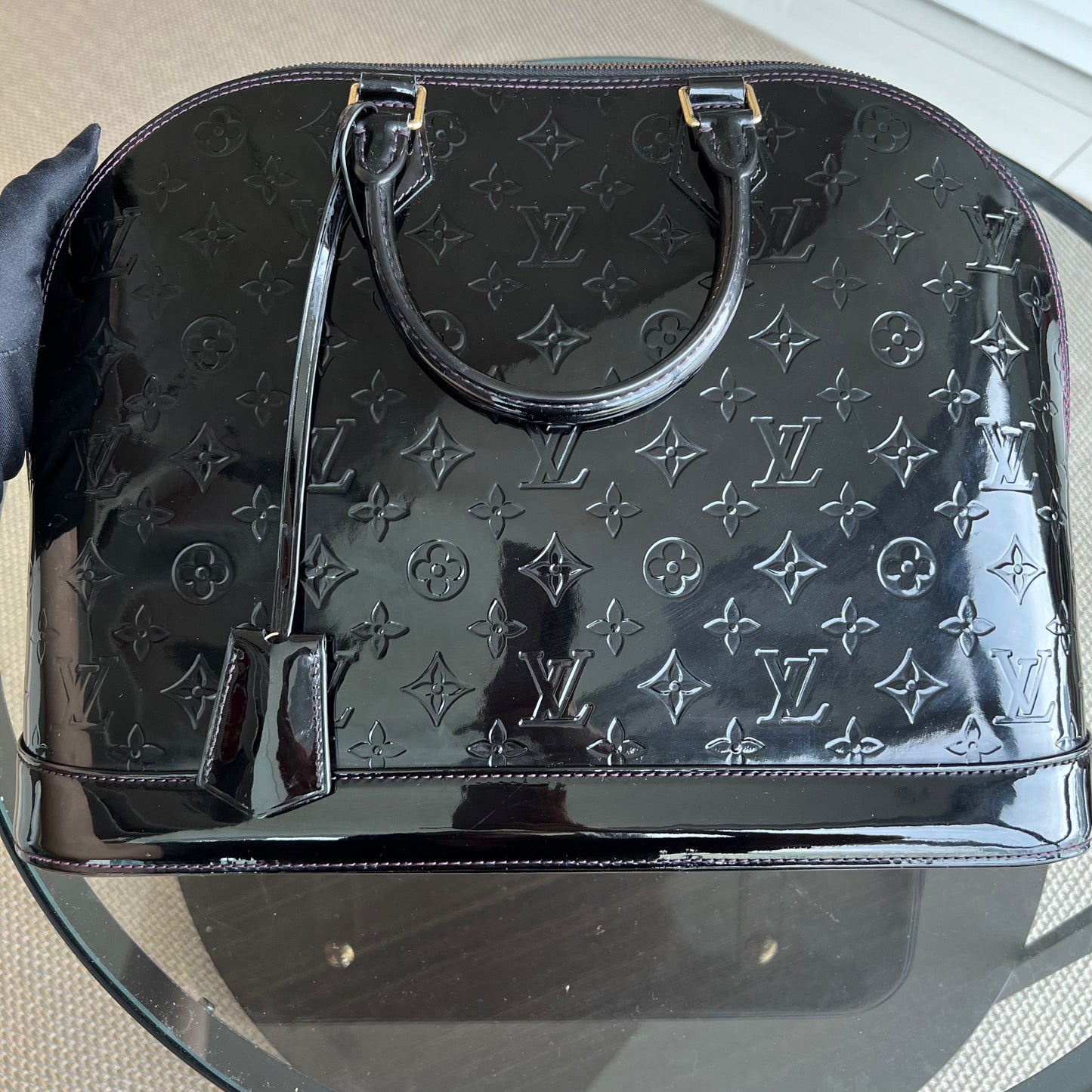Kovancy Alma MM Vernis Cuir Verni Noir GHW