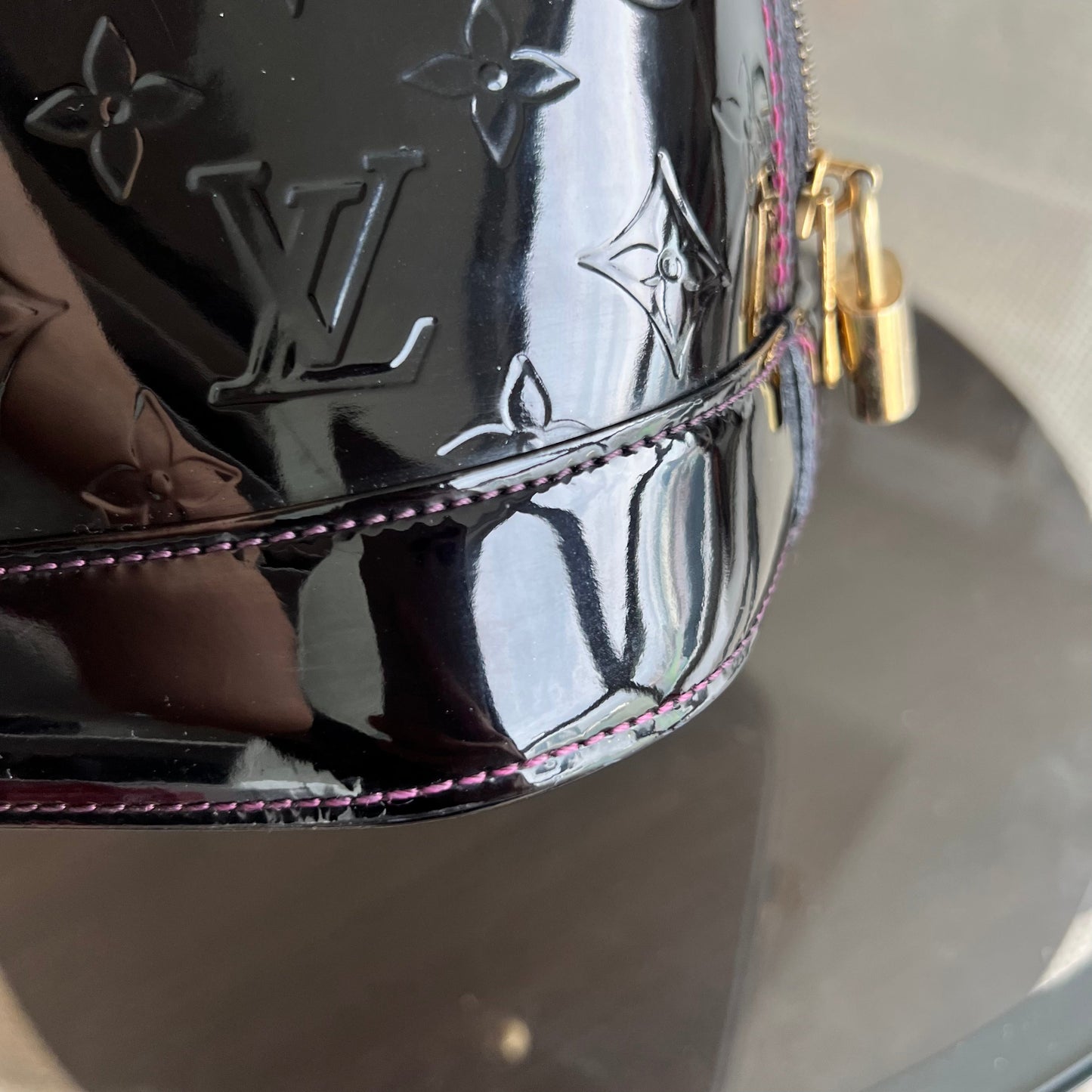 Kovancy Alma MM Vernis Cuir Verni Noir GHW