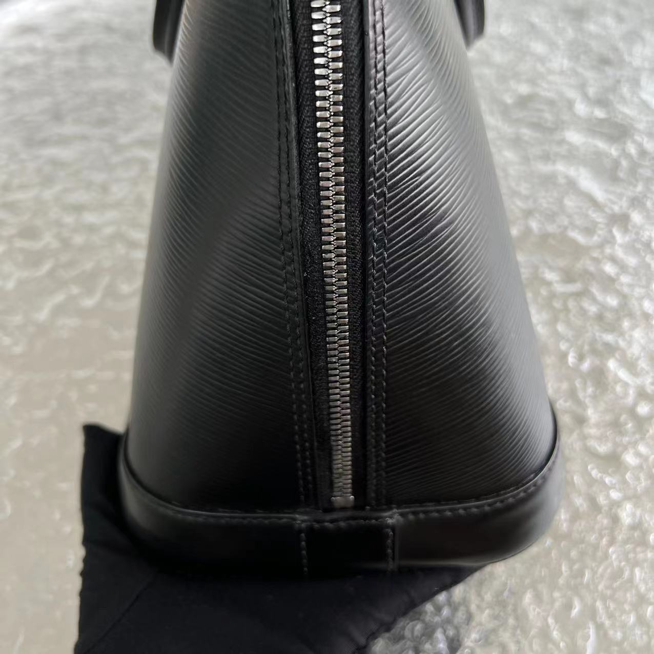 Kovancy Alma PM EPI Cuir Noir Quincaillerie Argentée